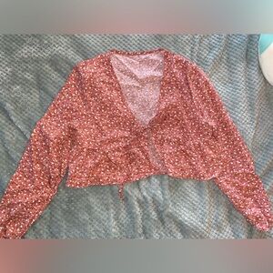 Floral middle tie shirt size L and white crop top size M bundle